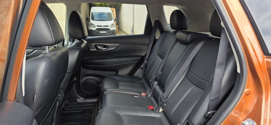 Durres, shes SUV Nissan X-Trail 2016 Nafte, kafe tiptronik Klima 189.000 km 9900 €