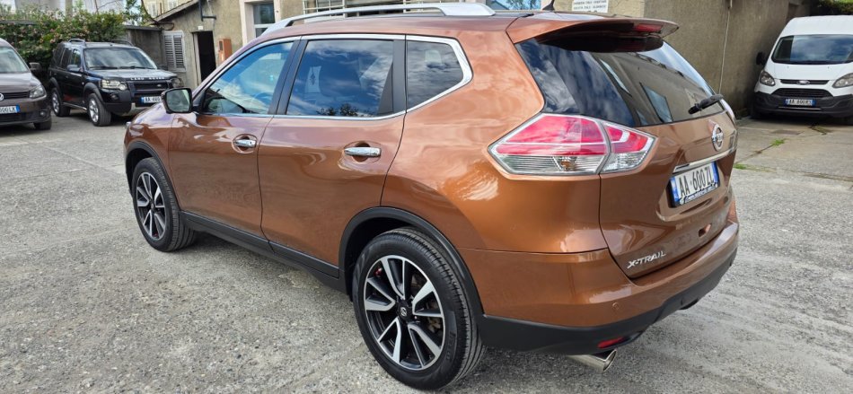 Durres, shes SUV Nissan X-Trail 2016 Nafte, kafe tiptronik Klima 189.000 km 9900 €