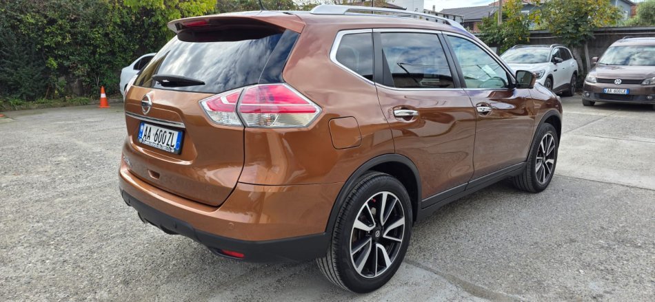 Durres, shes SUV Nissan X-Trail 2016 Nafte, kafe tiptronik Klima 189.000 km 13.500 €
