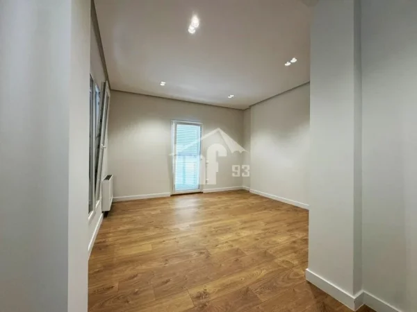 Tirane, jepet me qera zyre , 440 m² 9.000 € (PRANE AMBASADES AMERIKANE)