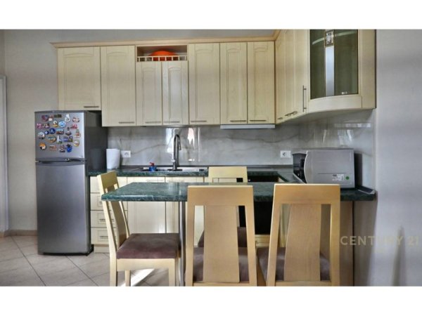 Tirane, jap me qera apartament 2+1 Kati 5, 76 m² 650 € (Pallati me Shigjeta)