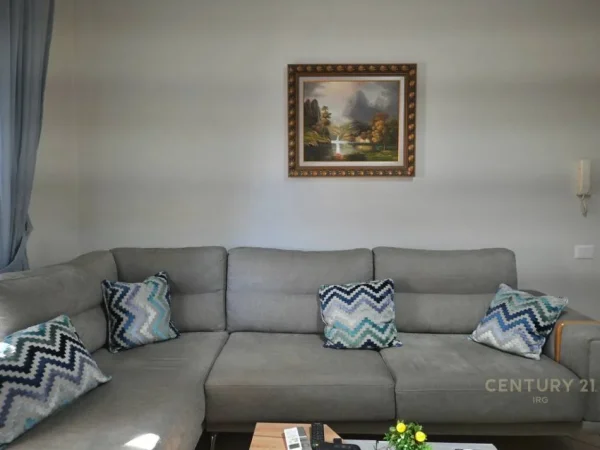 Tirane, jap me qera apartament 2+1 Kati 5, 76 m² 650 € (Pallati me Shigjeta)