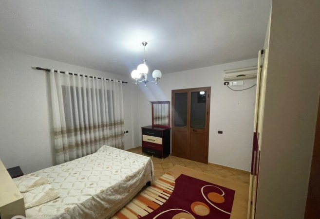 Tirane, jepet me qera apartament 1+1 Kati 2, 80 m² 350 € (RRUGA 5 MAJI)