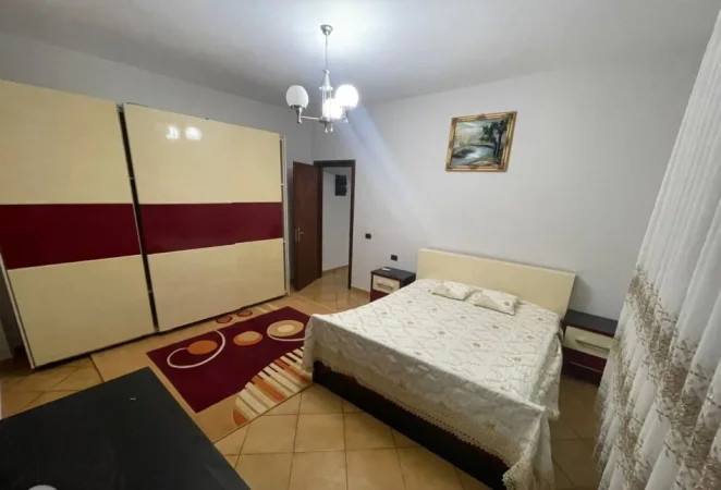 Tirane, jepet me qera apartament 1+1 Kati 2, 80 m² 350 € (RRUGA 5 MAJI)