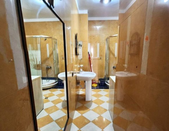 Shqiperi, jepet me qera apartament 2+1+Ballkon Kati 8, 120 m² 600 € (Selvia, Shkolla Siri Kodra)