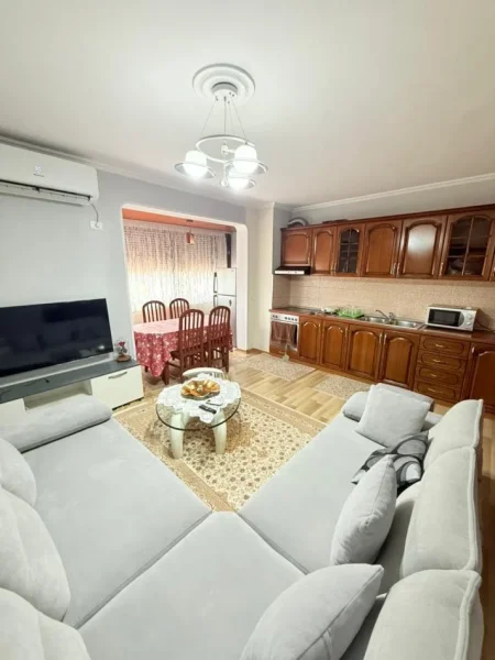 Tirane, jepet me qera apartament 2+1 , 80 m² 650 € (Fusha aviacionit)