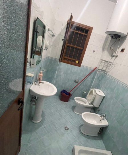 Tirane, jepet me qera apartament 1+1+Ballkon Kati 2, 75 m² 350 € (5 Maji)