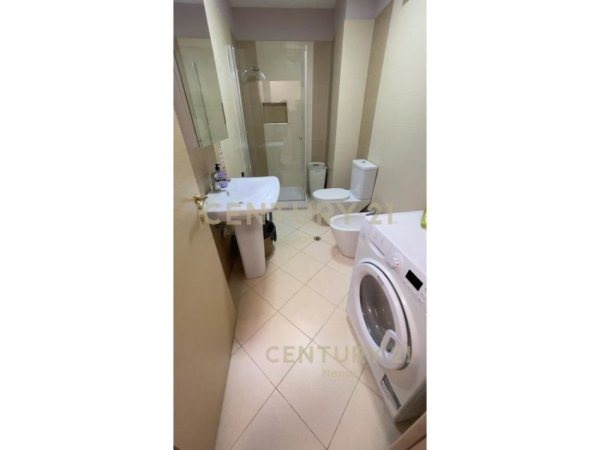 Tirane, jap me qera apartament 1+1 Kati 2, 70 m² 530 € (Liqeni Thate)