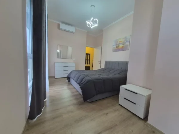 Tirane, jepet me qera apartament 1+1 Kati 5, 65 m² 600 € (Pranë Bulevardit të Ri)