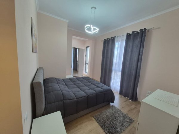 Tirane, jepet me qera apartament 1+1 Kati 5, 65 m² 600 € (Pranë Bulevardit të Ri)