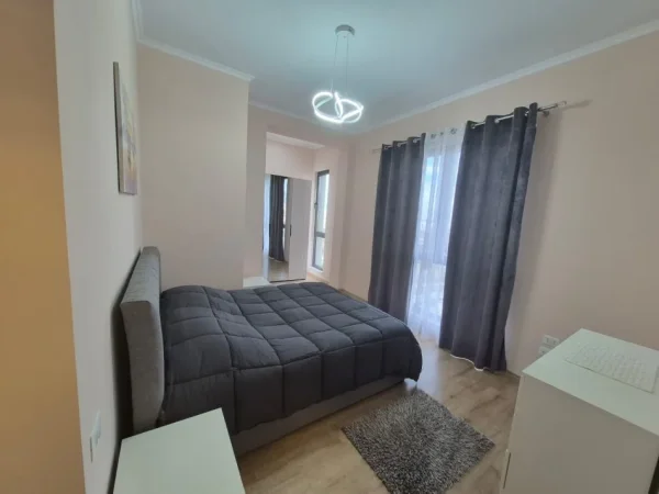 Tirane, jepet me qera apartament 1+1 Kati 5, 65 m² 600 € (Pranë Bulevardit të Ri)