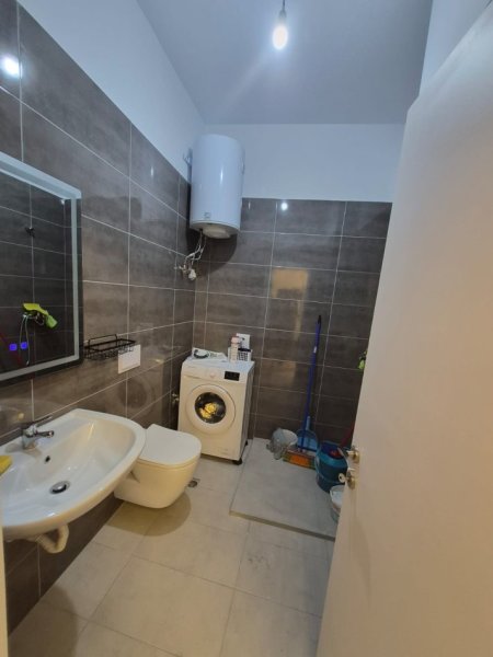Tirane, jepet me qera apartament 1+1 Kati 5, 65 m² 600 € (Pranë Bulevardit të Ri)
