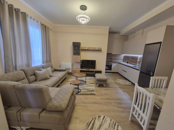 Tirane, jepet me qera apartament 1+1 Kati 5, 65 m² 600 € (Pranë Bulevardit të Ri)