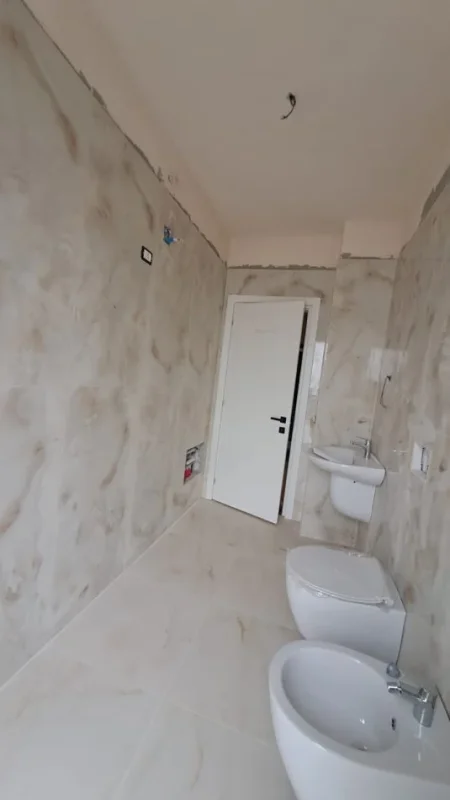 Tirane, jepet me qera zyre Kati 1, 68 m² 700 € (Fusha Aviacionit)