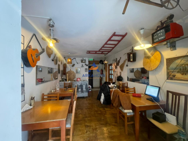 Tirane, shitet dyqan Kati 0, 70 m² 200.000 € 