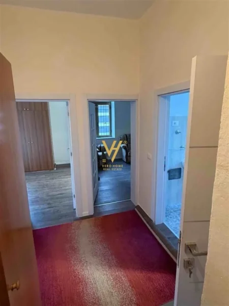Tirane, jepet me qera zyre Kati 0, 72 m² 1.200 € (RRUGA E DIBRES)