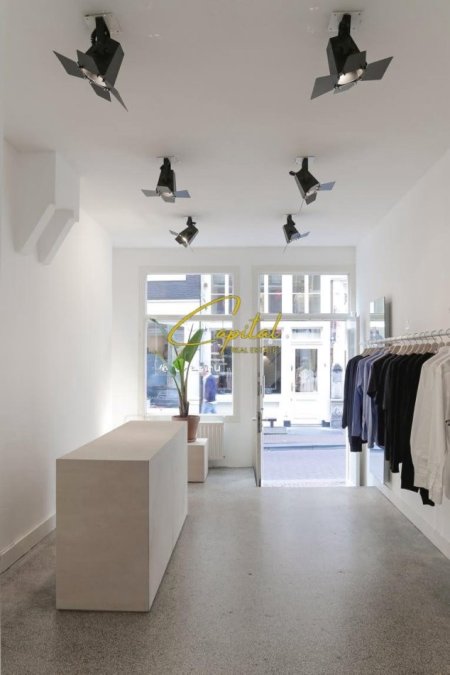 Tirane, jepet me qera dyqan Kati 0, 35 m² 850 € (XHAMLLIKU)