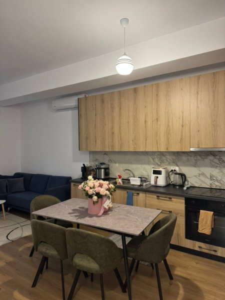 Tirane, jepet me qera apartament 1+1+Ballkon Kati 4, 70 m² 400 € (Ali demi)