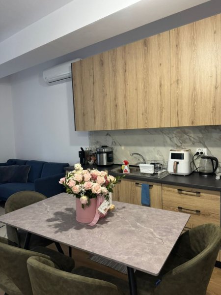 Tirane, jepet me qera apartament 1+1+Ballkon Kati 4, 70 m² 400 € (Ali demi)