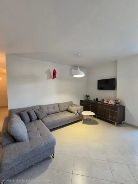 Tirane, jepet me qera apartament 2+1 Kati 3, 100 m² 900 € (rruga e kosovareve)