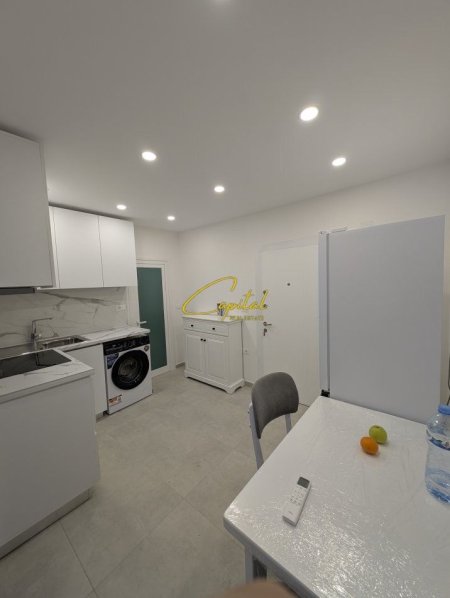 Tirane, jepet me qera apartament 2+1 Kati 2, 70 m² 650 € (SELVIA)