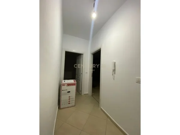 Tirane, jap me qera apartament 1+1 Kati 8, 67 m² 380 € (Golden Park)