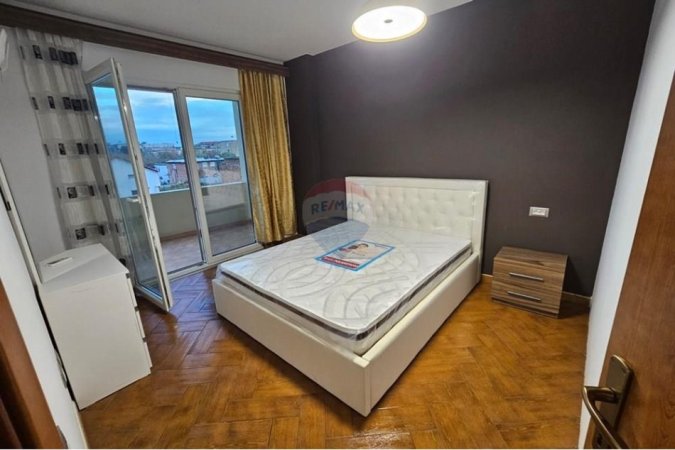 Tirane, jepet me qera apartament 3+1+Ballkon , 125 m² 700 € (Laprake)