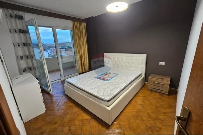 Tirane, jepet me qera apartament 3+1+Ballkon , 125 m² 700 € (Laprake)
