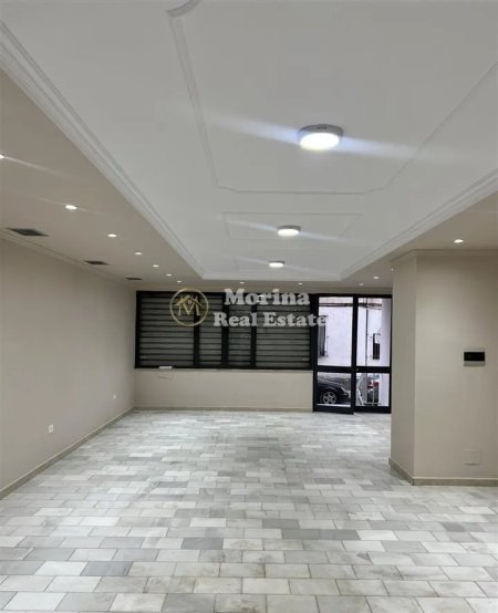 Tirane, jepet me qera ambjent biznesi Kati 1, 80 m² 650 € (Komuna e Parisit)