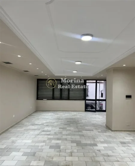 Tirane, jepet me qera ambjent biznesi Kati 1, 80 m² 650 € (Komuna e Parisit)
