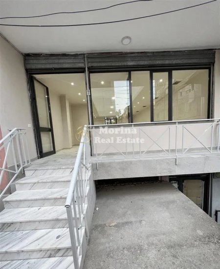 Tirane, jepet me qera ambjent biznesi Kati 1, 80 m² 650 € (Komuna e Parisit)
