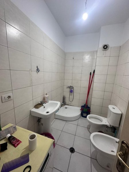 Tirane, shitet apartament 1+1 Kati 8, 70 m² 95.000 € (Rruga Astrit Losha)