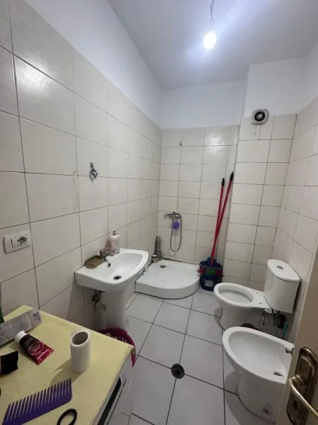 Tirane, shitet apartament 1+1 Kati 8, 70 m² 95.000 € (Rruga Astrit Losha)