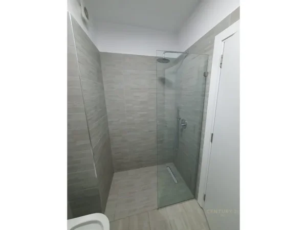 Tirane, jap me qera apartament 2+1 Kati 6, 100 m² 600 € (Oxhaku)
