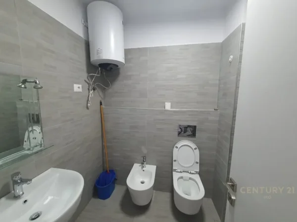 Tirane, jap me qera apartament 2+1 Kati 6, 100 m² 600 € (Oxhaku)