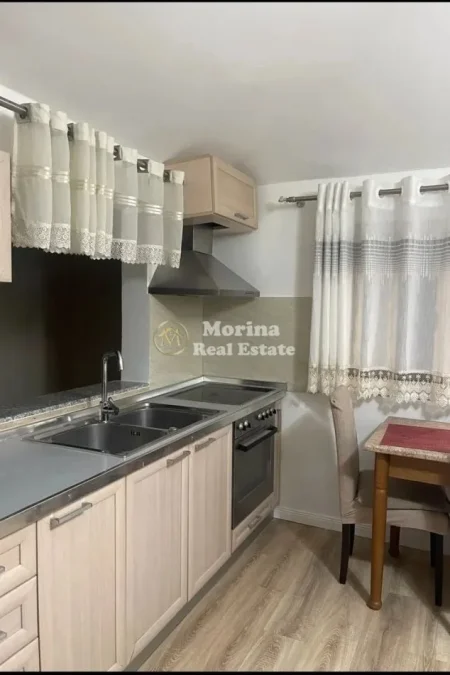 Tirane, jepet me qera shtepi 1+1 Kati 3, 60 m² 600 € (Komuna e Parisit)