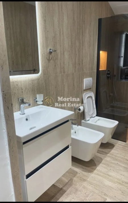 Tirane, jepet me qera shtepi 1+1 Kati 3, 60 m² 600 € (Komuna e Parisit)