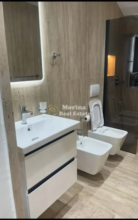 Tirane, jepet me qera shtepi 1+1 Kati 3, 60 m² 600 € (Komuna e Parisit)