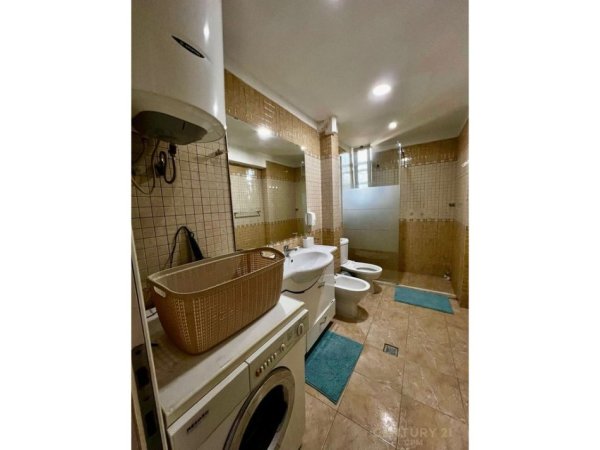 Tirane, jap me qera apartament 1+1 Kati 3, 64 m² 700 € (Piazza)