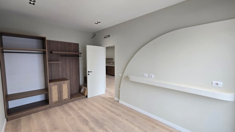 Tirane, shes apartament 1+1+Ballkon Kati 7, 63 m² 210.000 € (Rruga e Barrikadave)