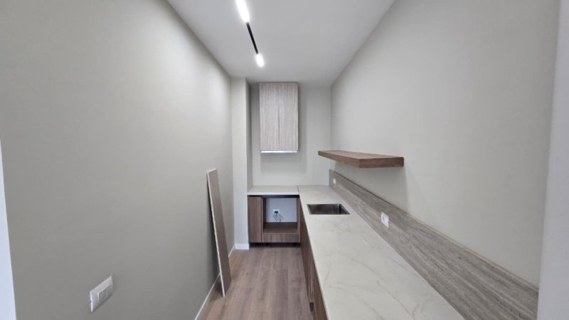 Tirane, shes apartament 1+1+Ballkon Kati 7, 63 m² 210.000 € (Rruga e Barrikadave)