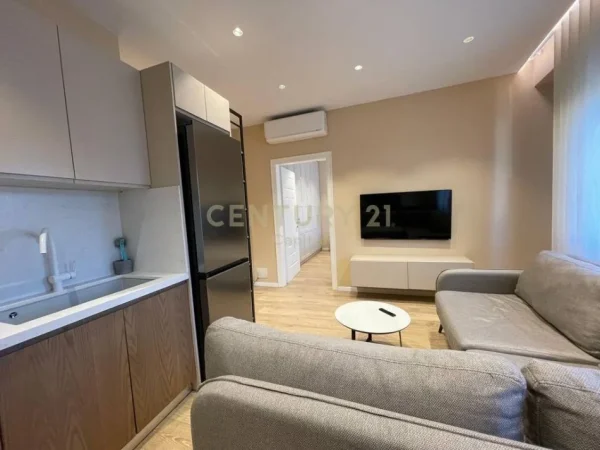 Tirane, jap me qera apartament 1+1 Kati 1, 67 m² 600 € (Shkolla e Kuqe)