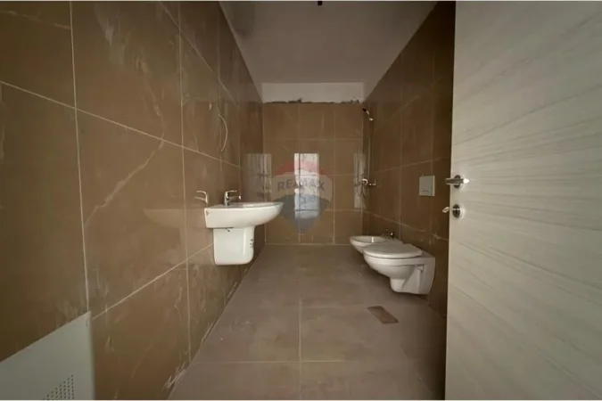 Tirane, shitet apartament 1+1 , 70 m² 130.000 € (KOMPLEKSI “E 88”, LAPRRAKË)