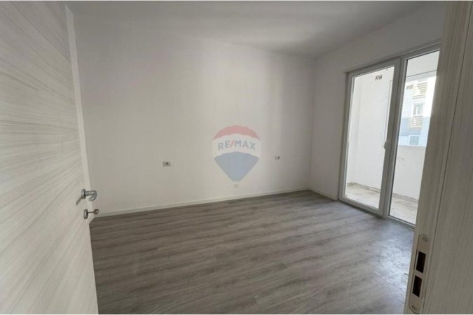 Tirane, shitet apartament 1+1 , 70 m² 130.000 € (KOMPLEKSI “E 88”, LAPRRAKË)