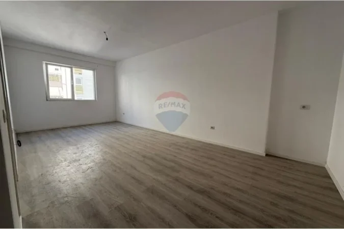 Tirane, shitet apartament 1+1 , 70 m² 130.000 € (KOMPLEKSI “E 88”, LAPRRAKË)
