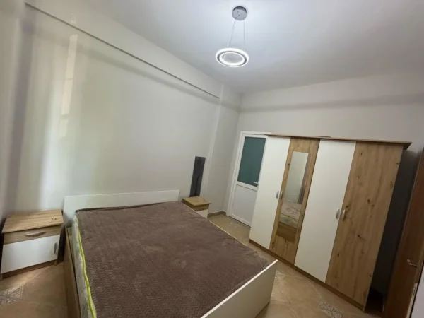 Tirane, jepet me qera apartament 1+1 Kati 1, 50 m² 400 € (vilat gjermane)