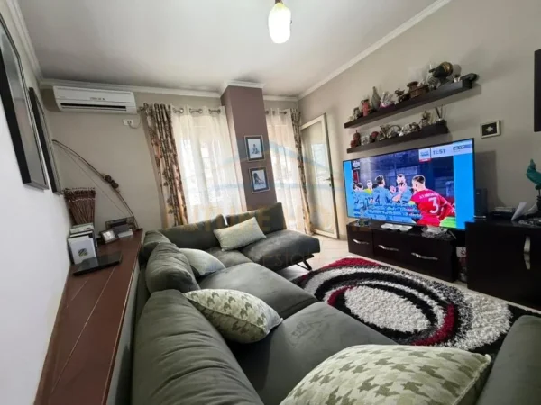 Tirane, shitet apartament 1+1 Kati 4, 88 m² 123.186 € (FRESKU)