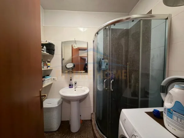 Tirane, shitet apartament 1+1 Kati 4, 88 m² 123.186 € (FRESKU)