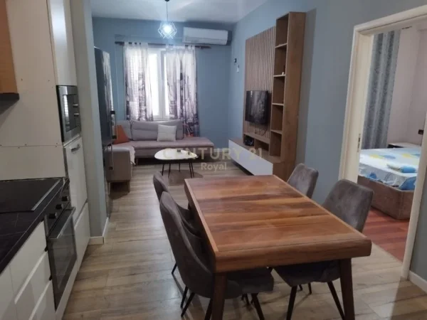 Tirane, jap me qera apartament 1+1 Kati 2, 63 m² 350 € (Fresku)