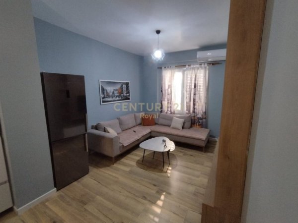 Tirane, jap me qera apartament 1+1 Kati 2, 63 m² 350 € (Fresku)